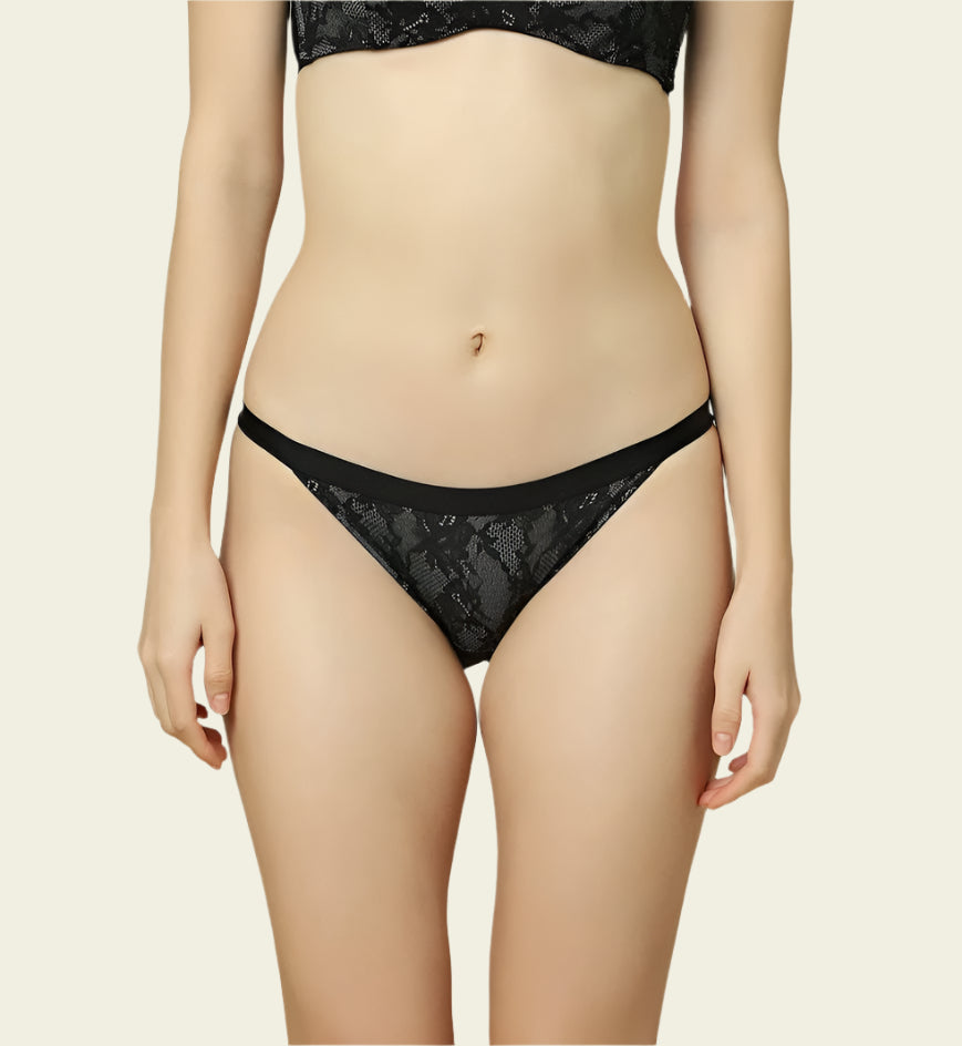 Triumph New Lace Bandeau Medium Coverage Tanga
