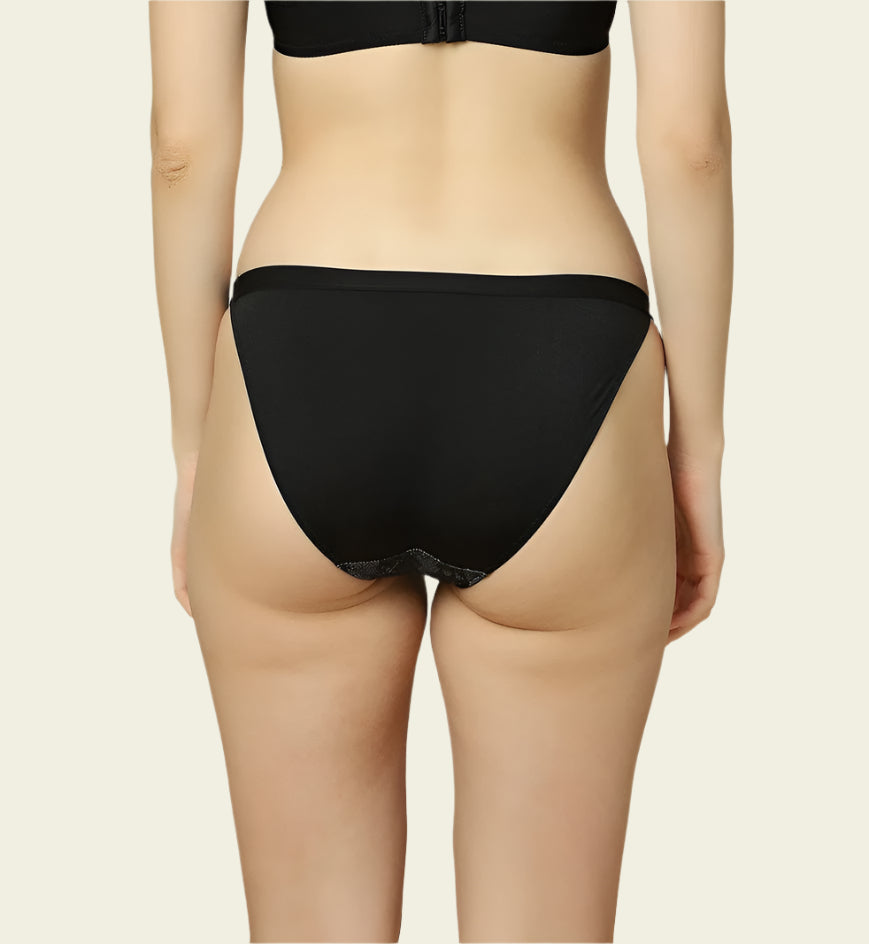 Triumph New Lace Bandeau Medium Coverage Tanga